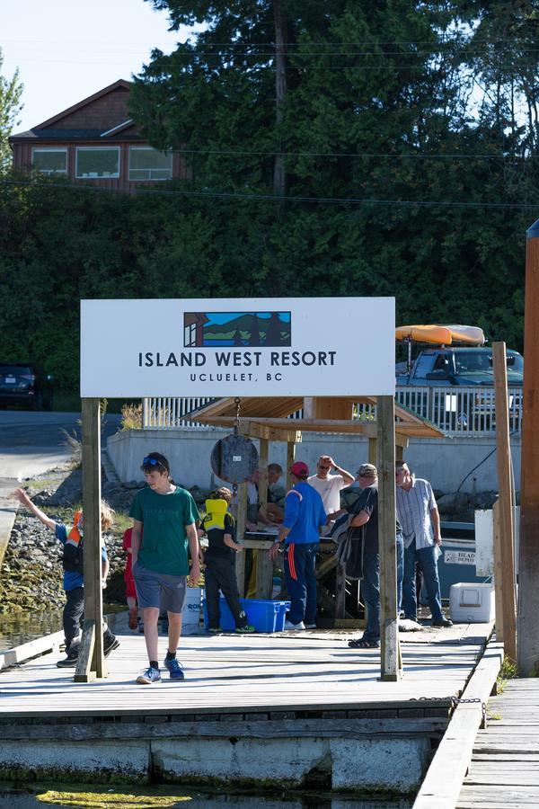 Island West Resort-Motel Ucluelet Esterno foto